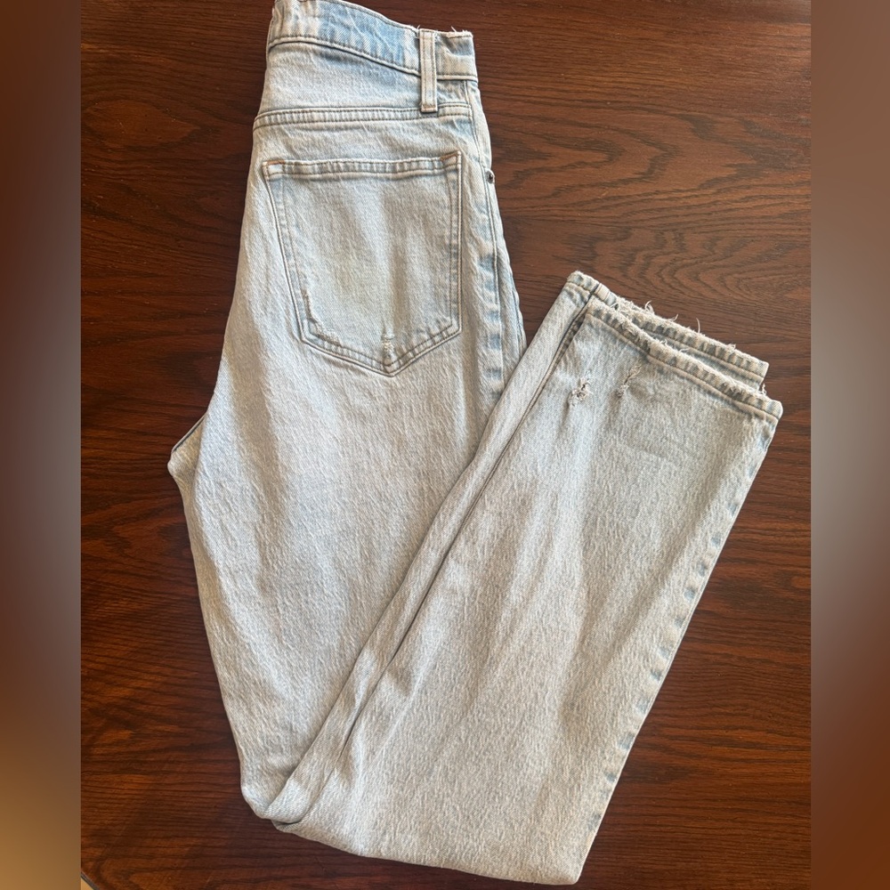 Abercrombie curve love The 90s Straight Ultra High Rise light wash size 28 long